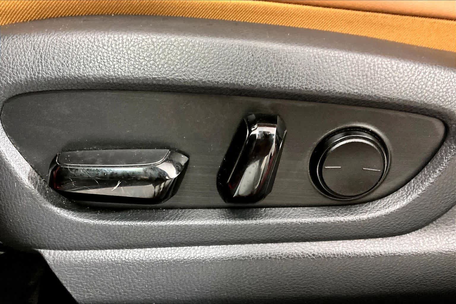Used 2021 Lexus UX 250h w/ Premium Package AWD/4WD image 32