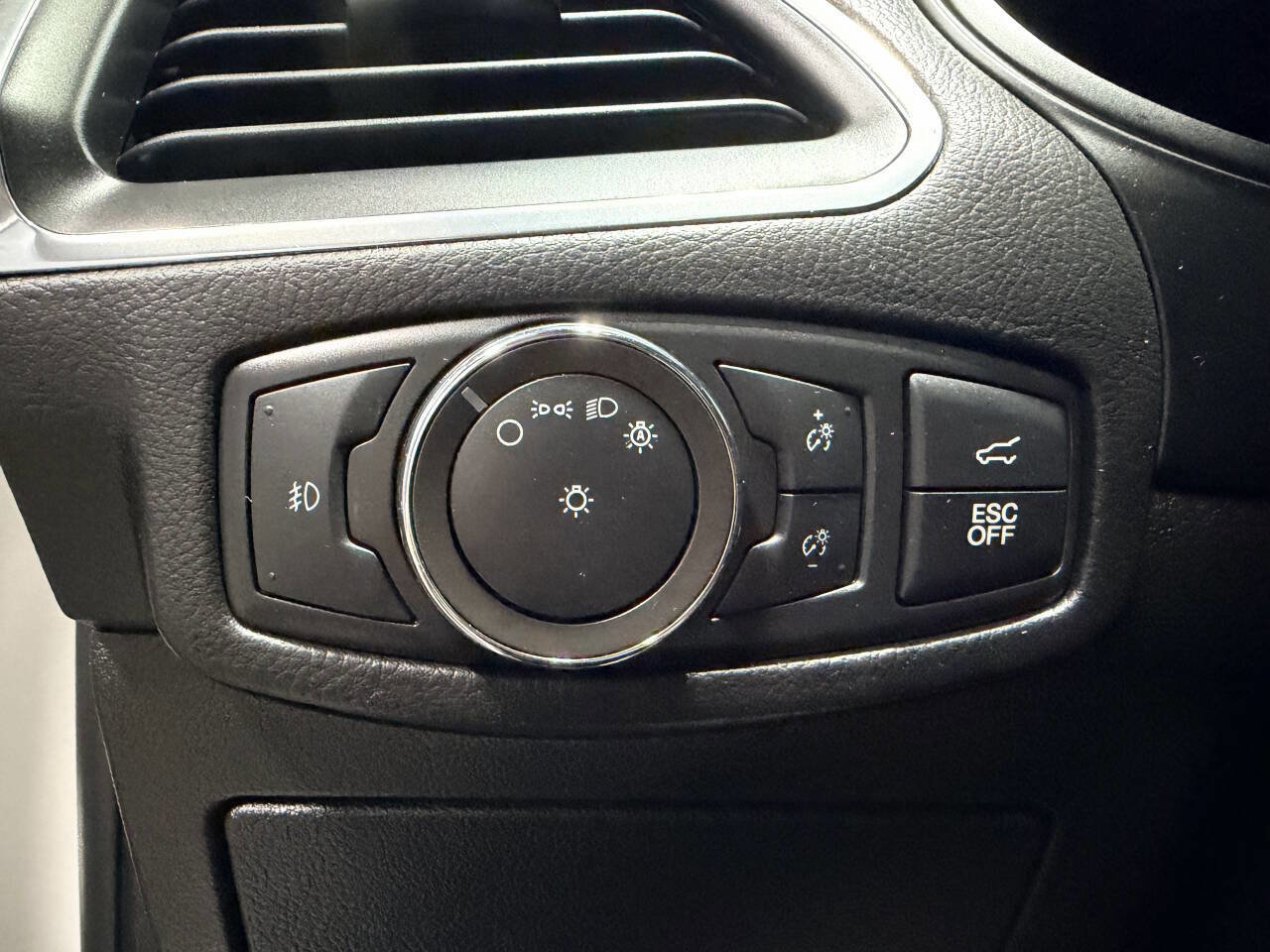 Used 2022 Ford Edge ST image 10