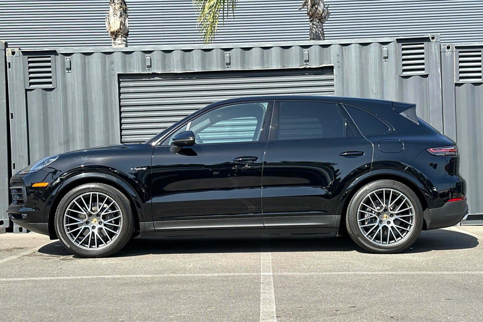 Certified 2022 Porsche Cayenne E-Hybrid image 2