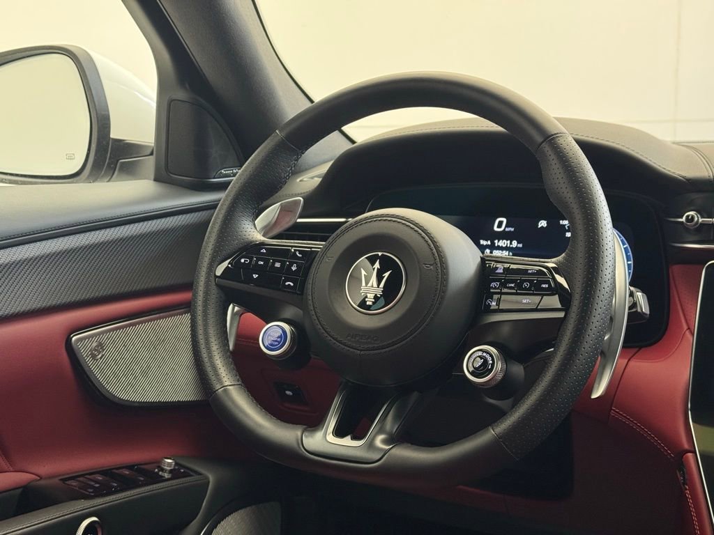 Used 2024 Maserati Grecale Trofeo image 25