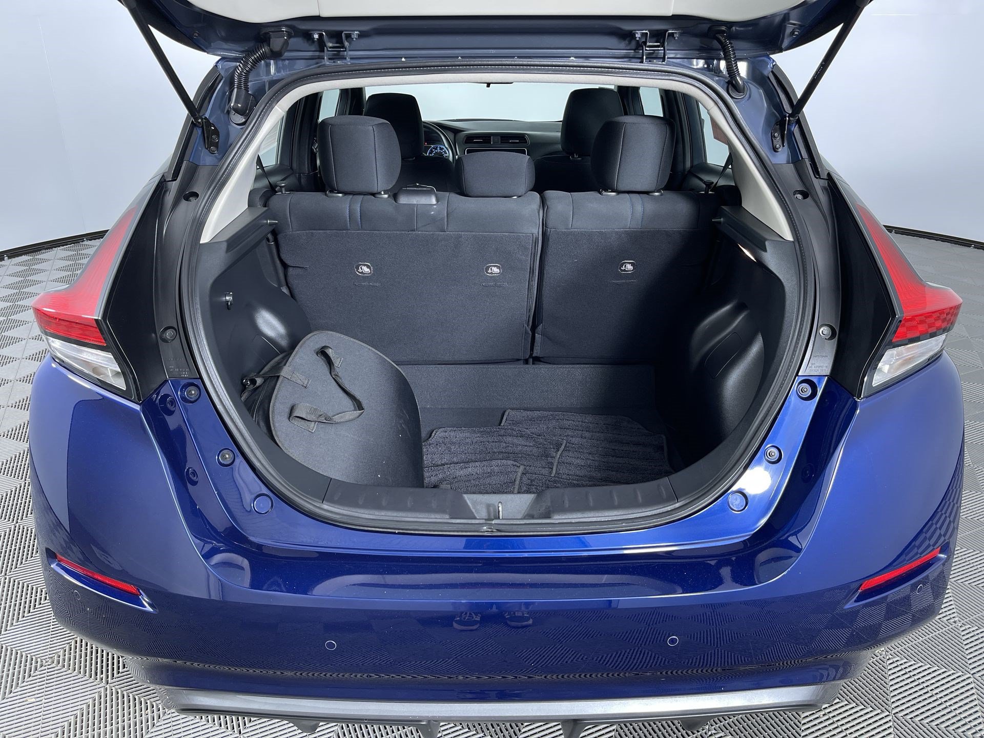 Certified 2025 Nissan Leaf S FWD image 23