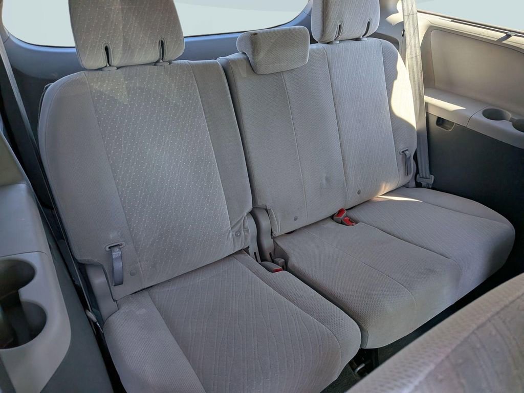 Used 2017 Toyota Sienna LE AWD/4WD image 25