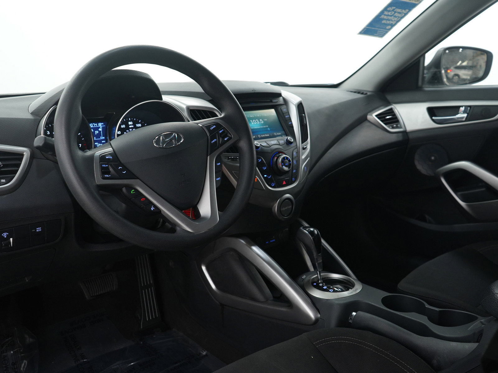 Used 2015 Hyundai Veloster image 17