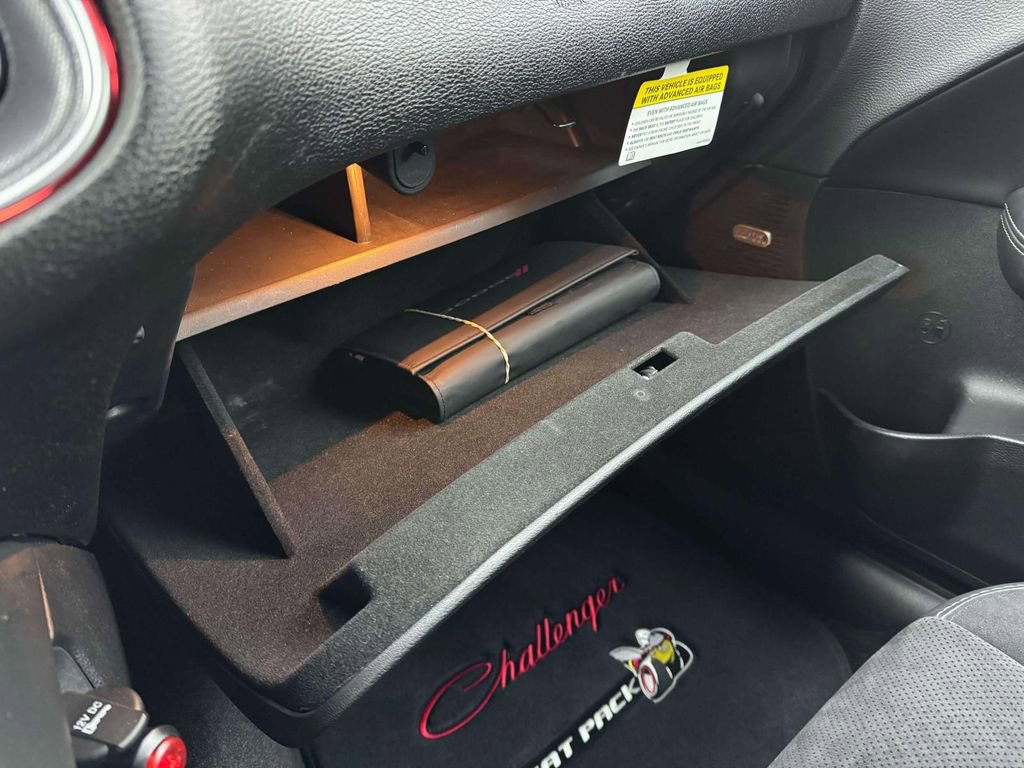 Used 2016 Dodge Challenger R/T Scat Pack w/ Leather Interior Group RWD image 30