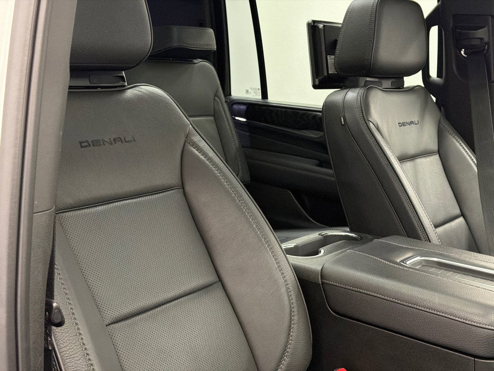 Used 2022 GMC Yukon XL Denali image 13