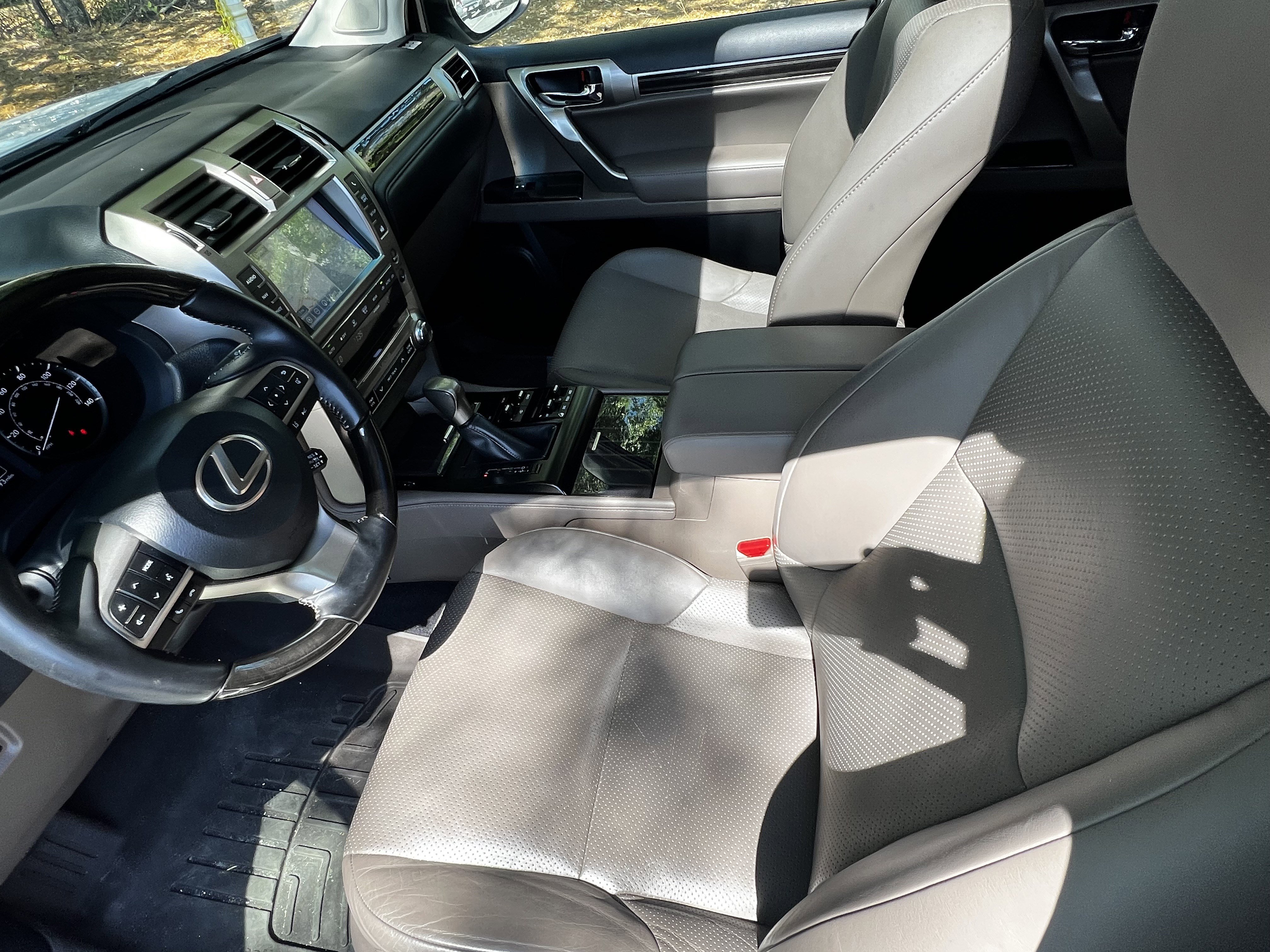 Used 2020 Lexus GX 460 Luxury w/ Accessory Package image 16