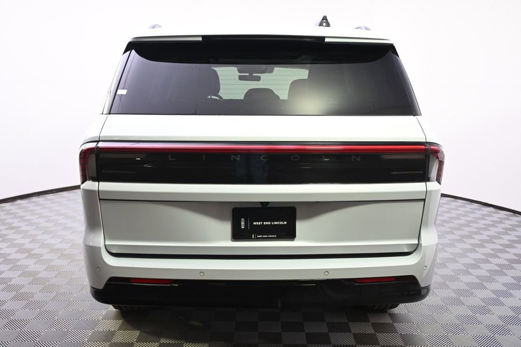 New 2026 Lincoln Navigator Reserve w/ Jet Appearance Package AWD/4WD image 5
