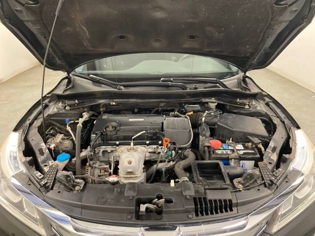 Used 2016 Honda Accord EX image 32