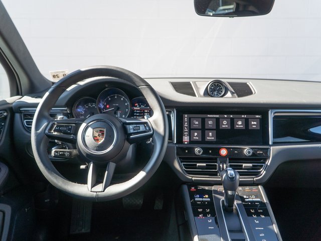 Certified 2025 Porsche Macan image 22