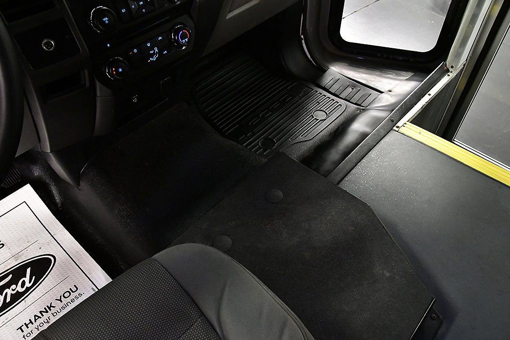 Used 2017 Ford F550 2WD Regular Cab Super Duty image 16