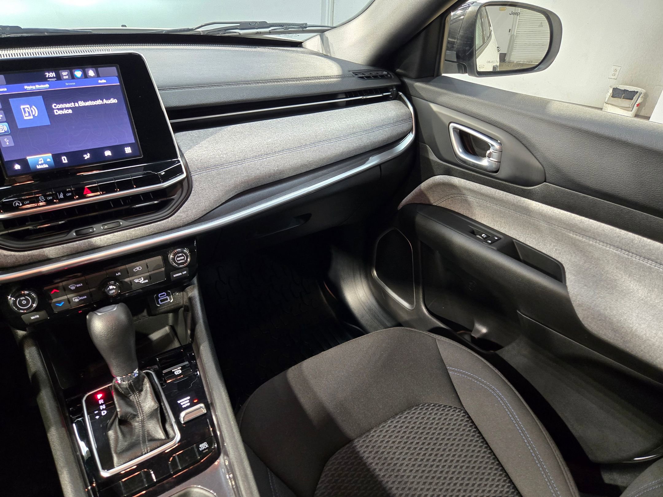 Used 2025 Jeep Compass Sport image 11