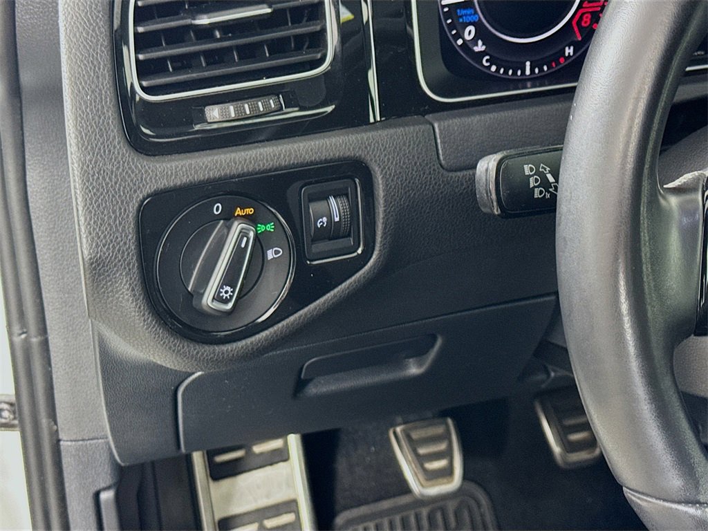 Used 2019 Volkswagen Golf R 4-Door image 10