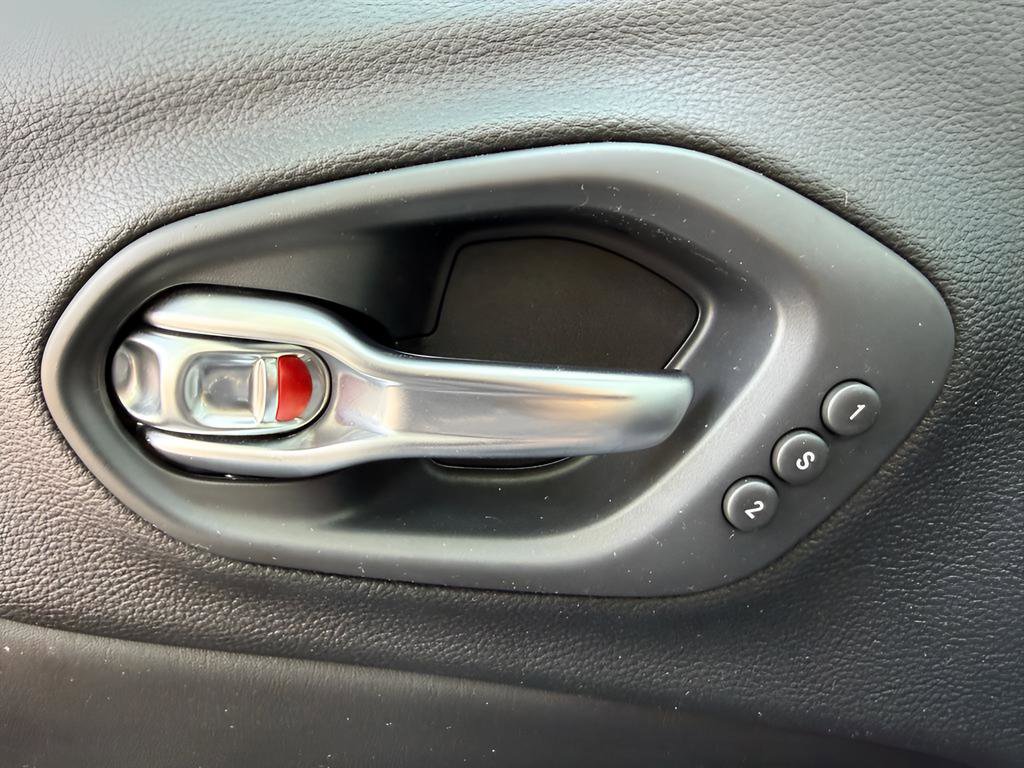 Used 2020 Jeep Cherokee Limited FWD image 25