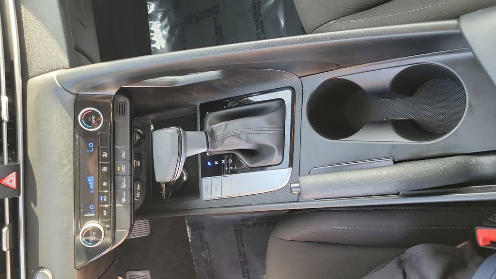 Used 2023 Hyundai Elantra SEL image 18