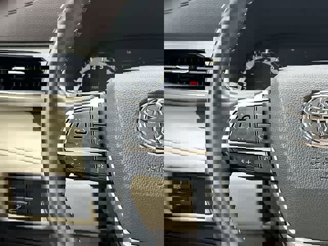 Used 2022 Toyota Highlander XLE image 9