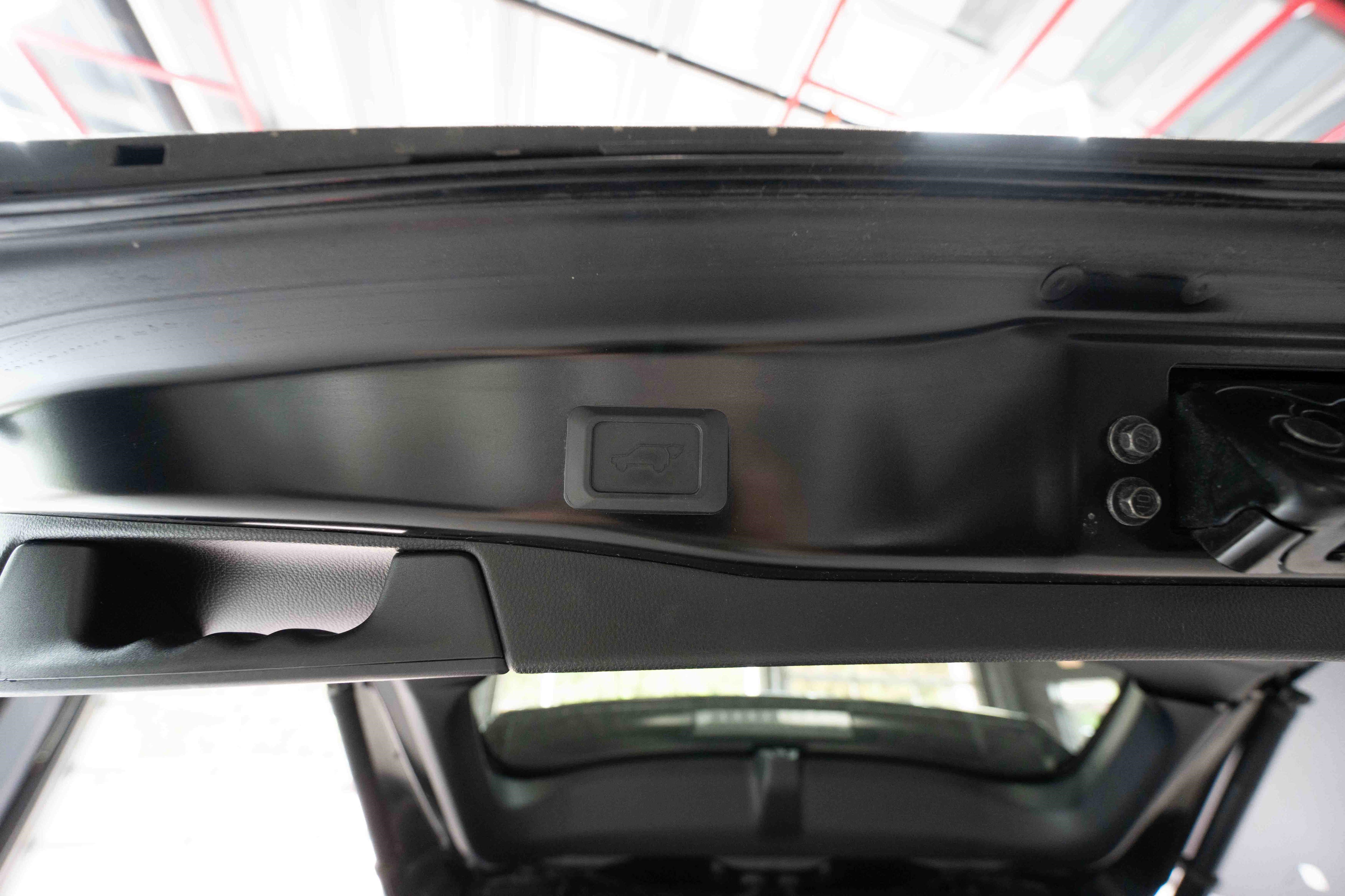 Used 2020 Toyota RAV4 Limited AWD/4WD image 29