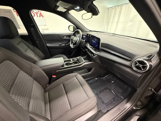 Used 2026 Chevrolet Equinox LT AWD/4WD image 9