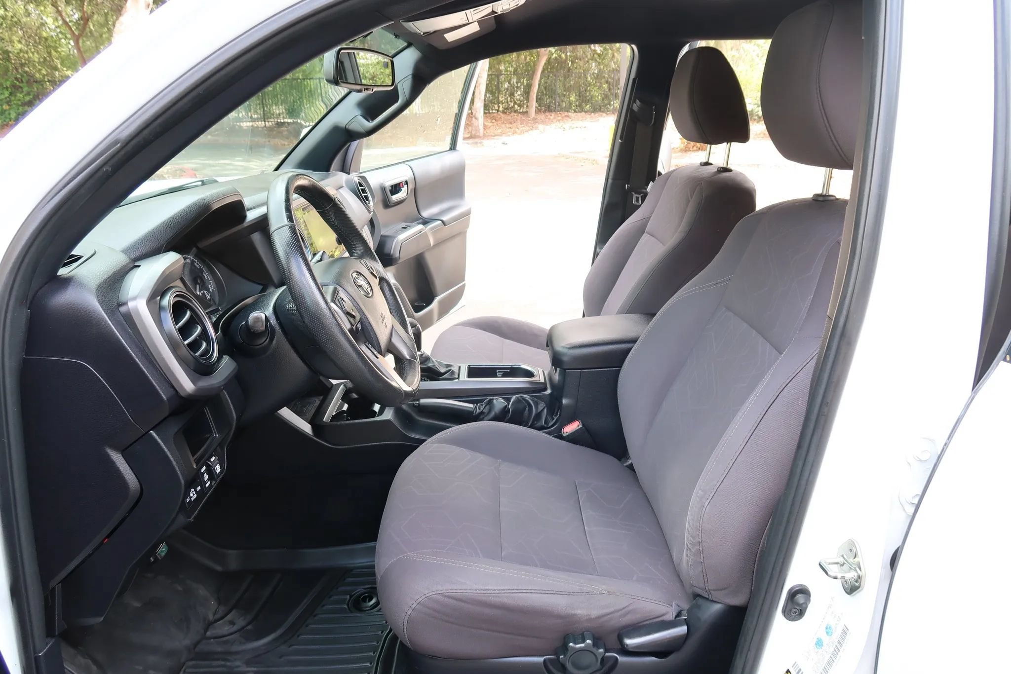 Used 2017 Toyota Tacoma TRD Off-Road RWD image 14