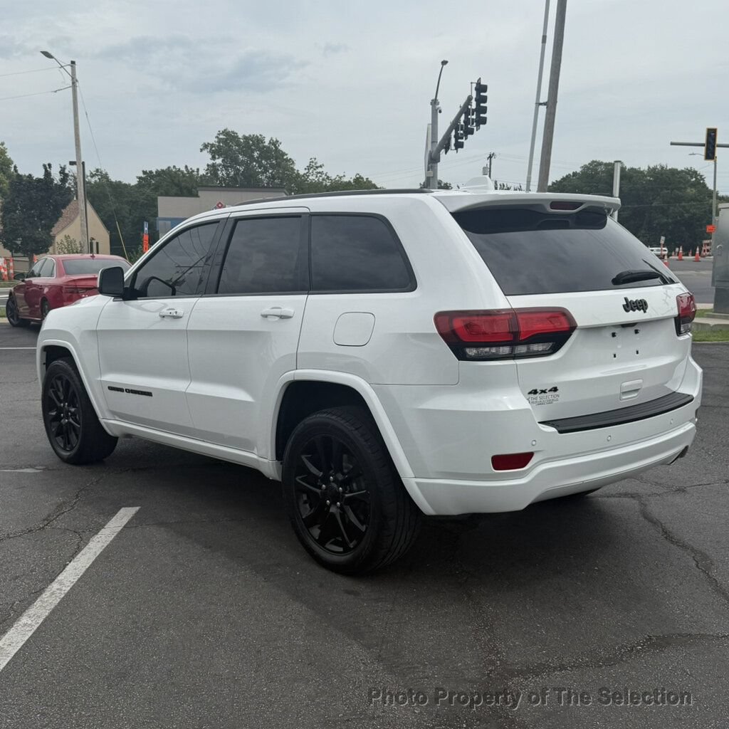 Used 2020 Jeep Grand Cherokee Altitude AWD/4WD image 11