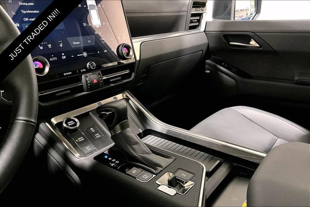 Used 2025 Lexus GX 550 w/ Accessory Package (2T) image 6