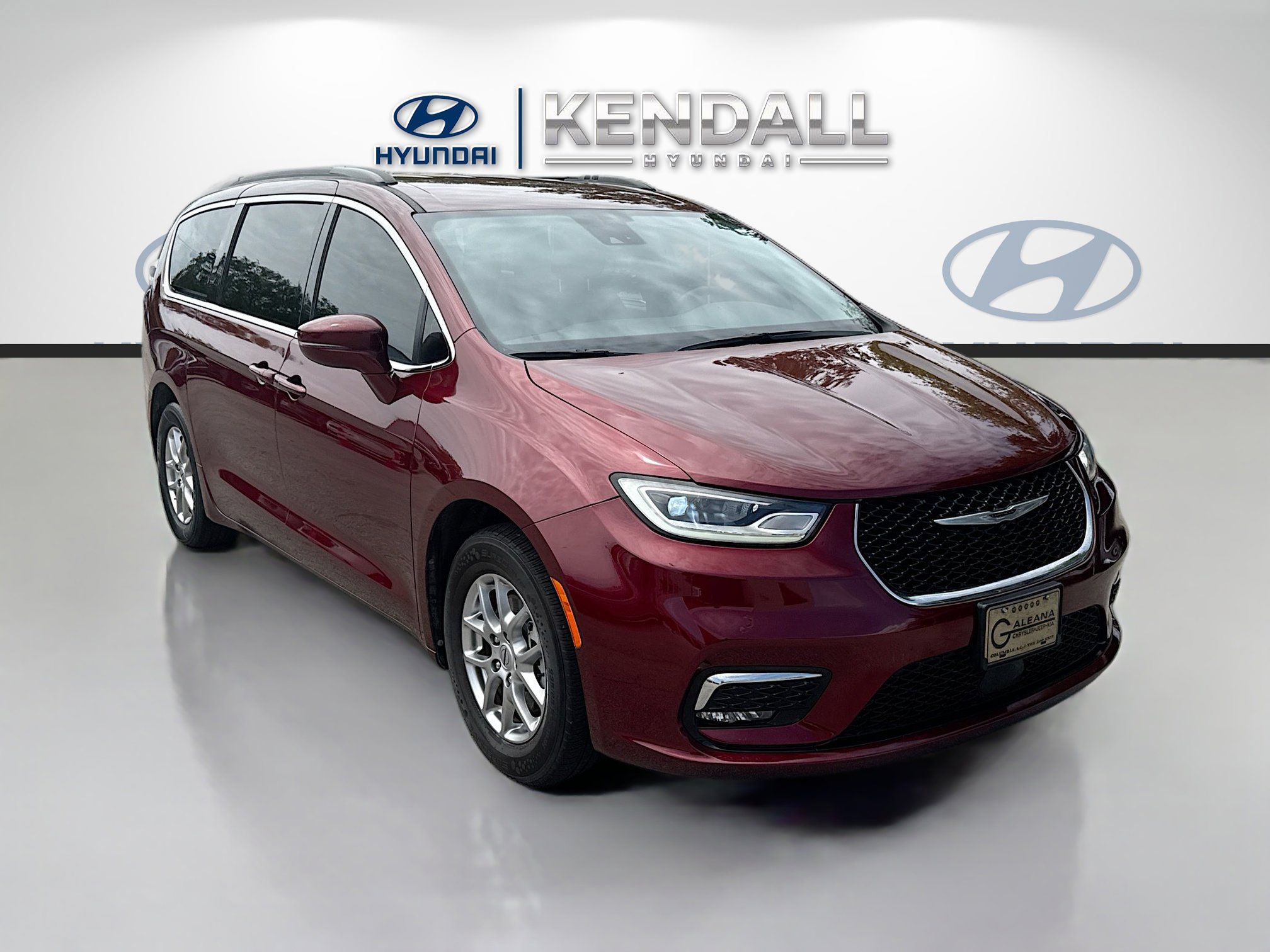 Used 2021 Chrysler Pacifica Touring w/ Cold Weather Group image 1