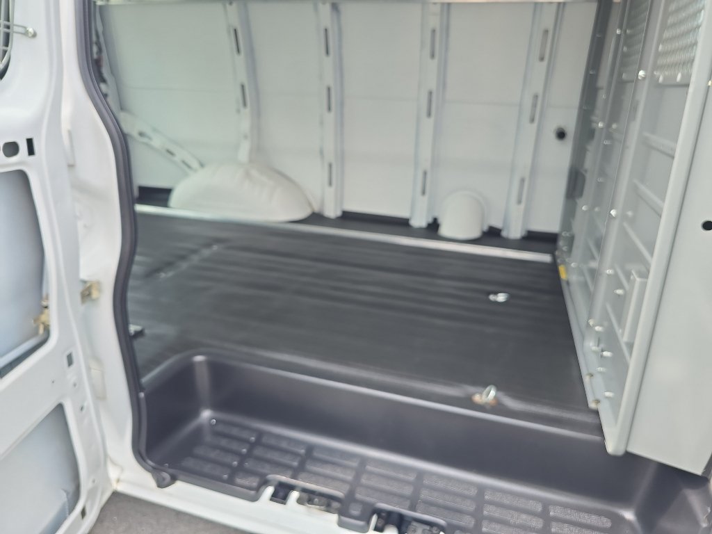 Used 2015 Chevrolet Express 2500 RWD image 14