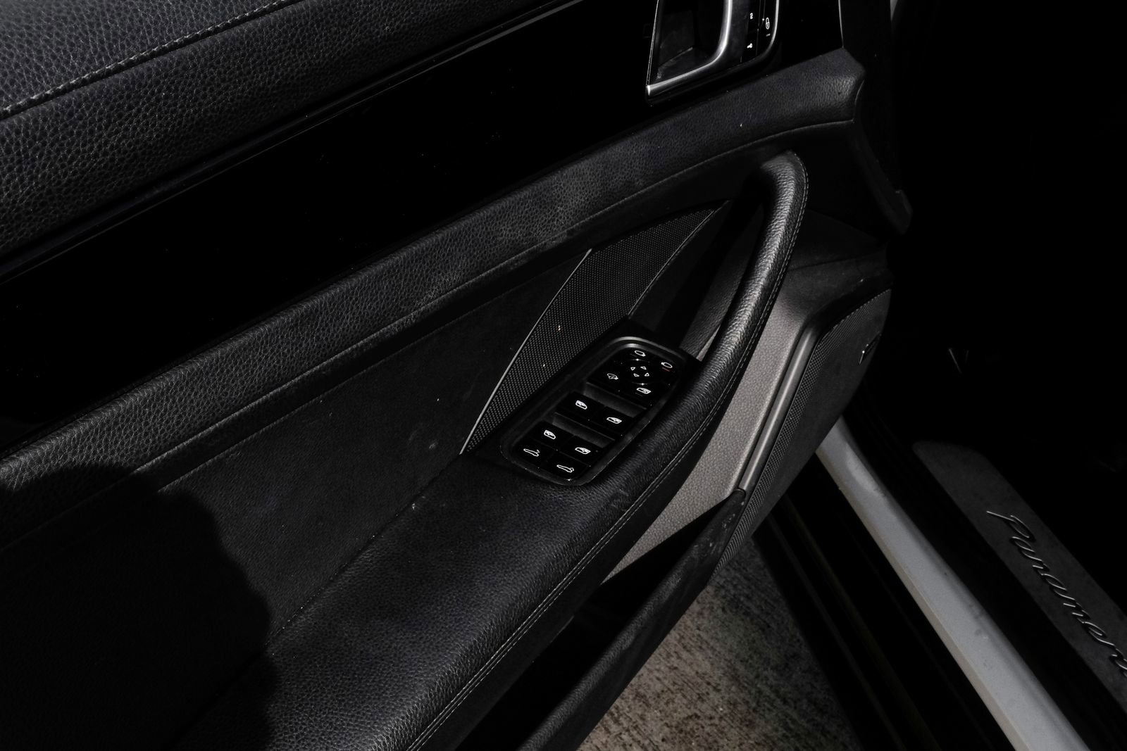 Used 2018 Porsche Panamera 4 AWD/4WD image 46