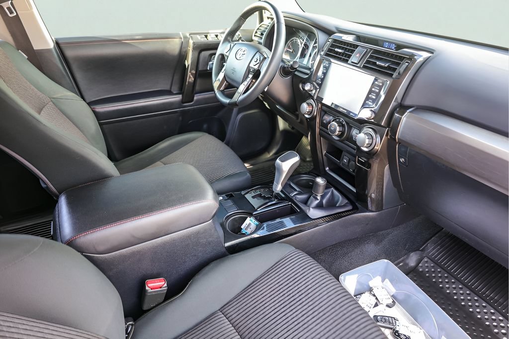 Used 2021 Toyota 4Runner TRD Off-Road AWD/4WD image 32