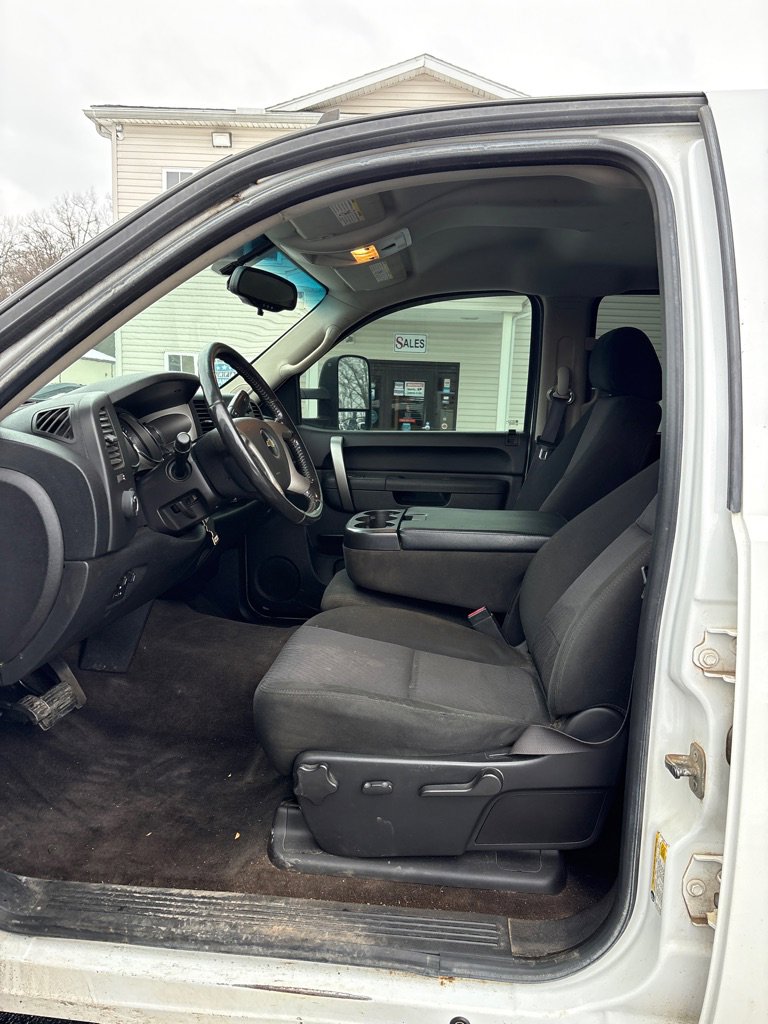 Used 2014 Chevrolet Silverado 2500 LT w/ Suspension Package, Off-Road image 9