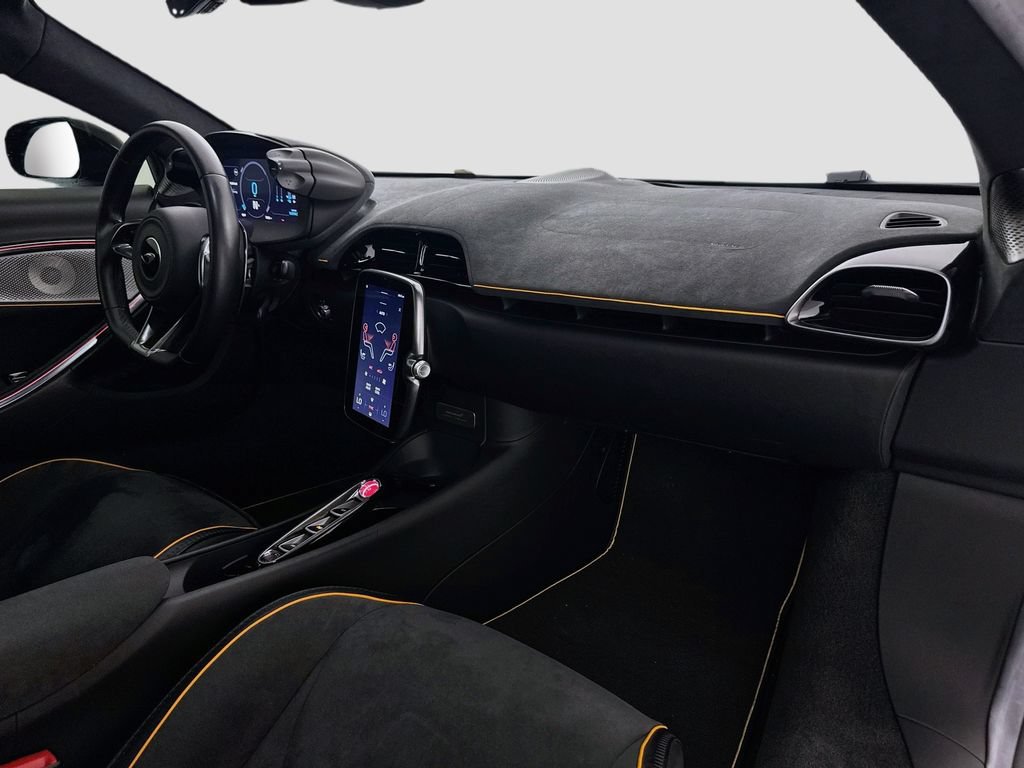 Used 2023 McLaren Artura RWD image 30