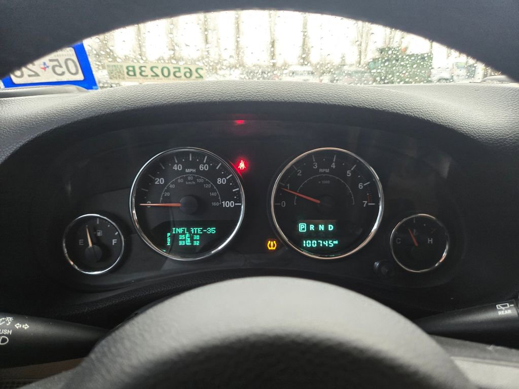 Used 2017 Jeep Wrangler Unlimited Sahara w/ Connectivity Group image 4