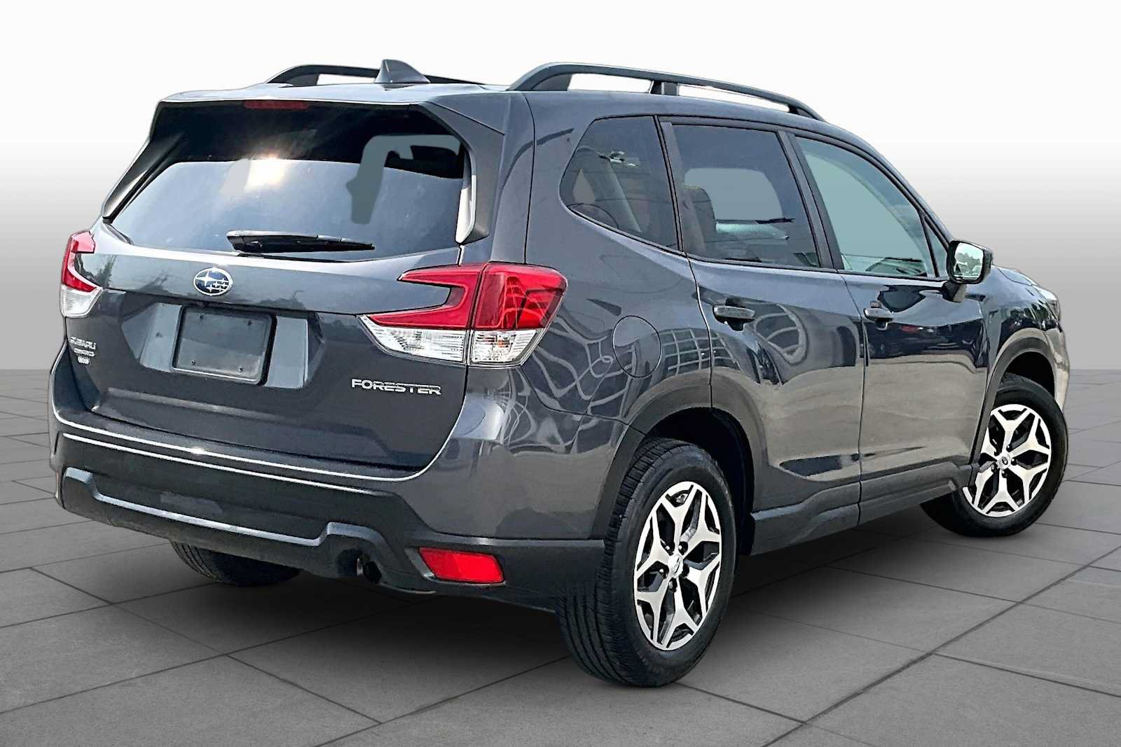 Used 2021 Subaru Forester Premium AWD/4WD image 13