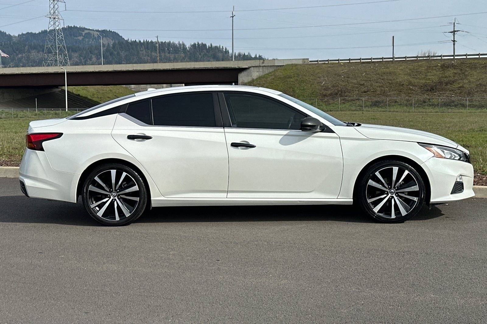 Used 2020 Nissan Altima 2.5 SR w/ Premium Package image 2