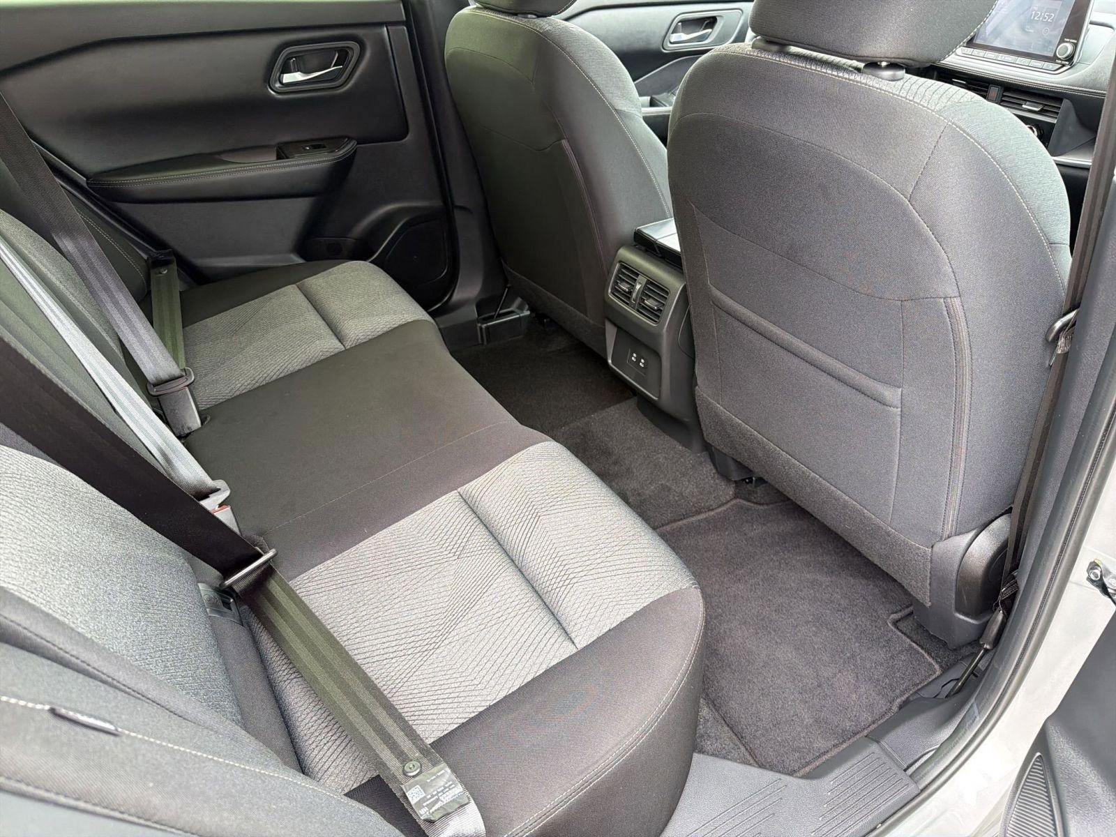 Used 2025 Nissan Rogue SV FWD image 30