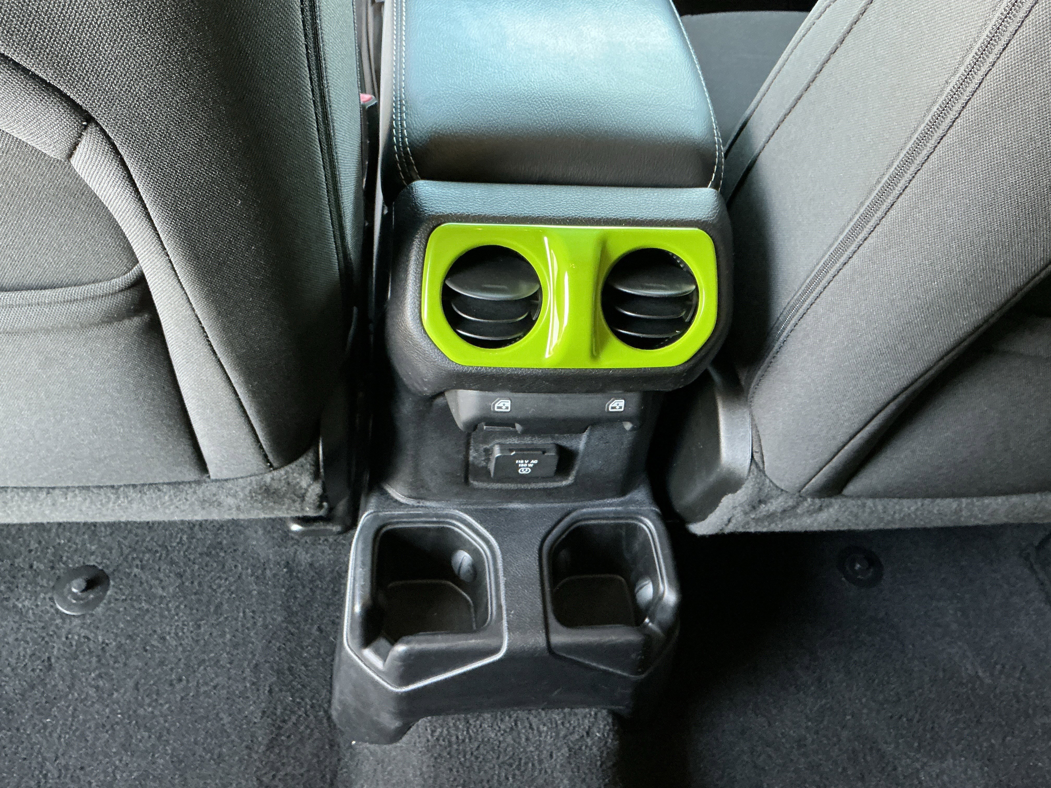 Used 2019 Jeep Wrangler Unlimited Sahara image 32