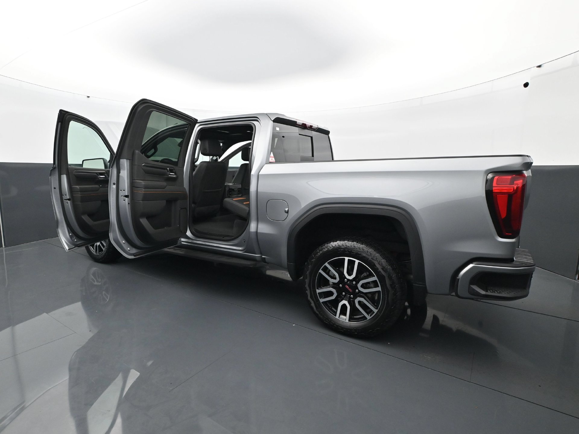 Used 2024 GMC Sierra 1500 AT4 w/ Technology Package AWD/4WD image 32