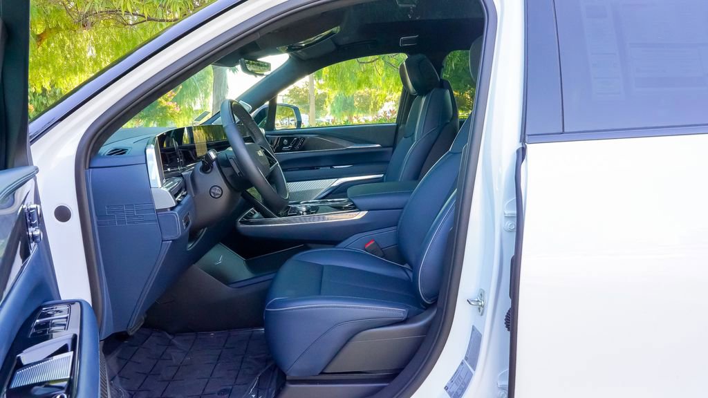 New 2025 Cadillac Escalade IQ Sport 2 w/ LPO, ONYX Package image 22