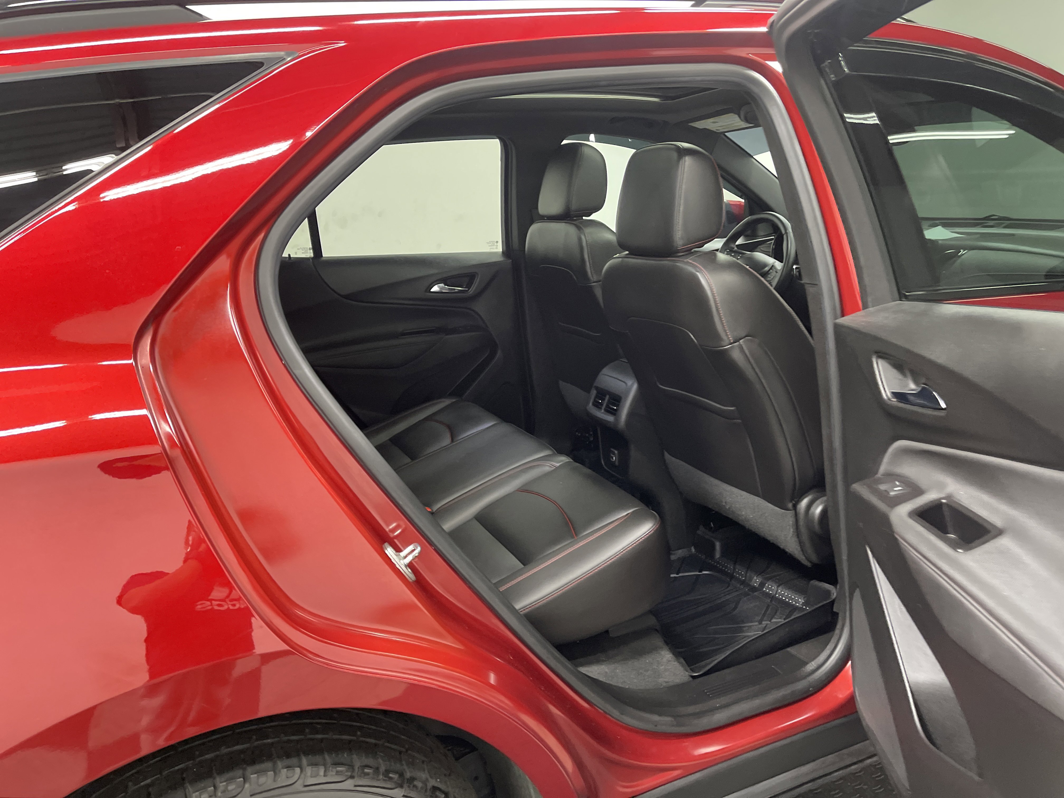 Used 2022 Chevrolet Equinox RS w/ RS Leather Package image 21