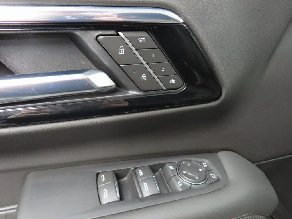 Used 2025 Chevrolet Suburban High Country AWD/4WD image 56