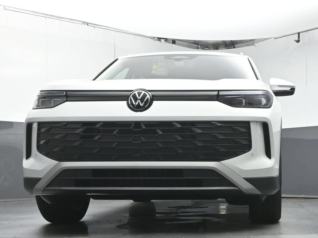 New 2026 Volkswagen Tiguan SE FWD image 32