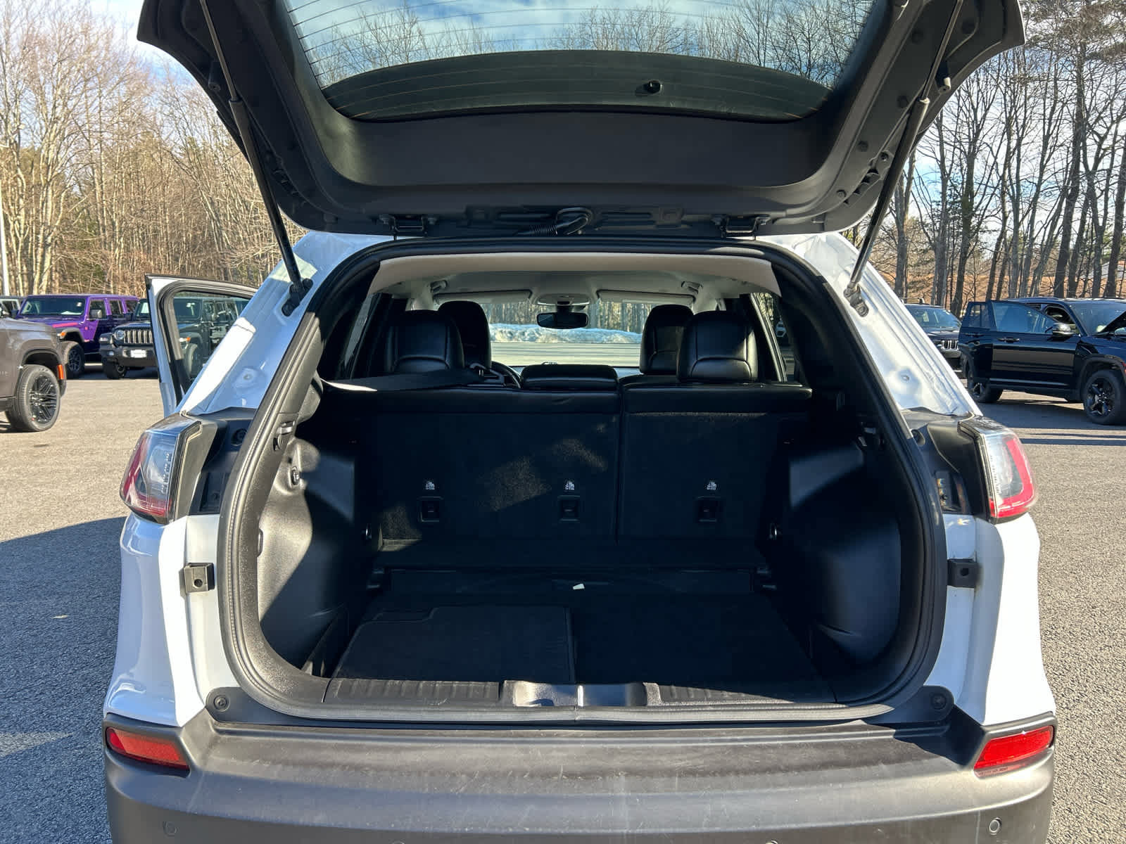 Used 2021 Jeep Cherokee Latitude Plus image 31