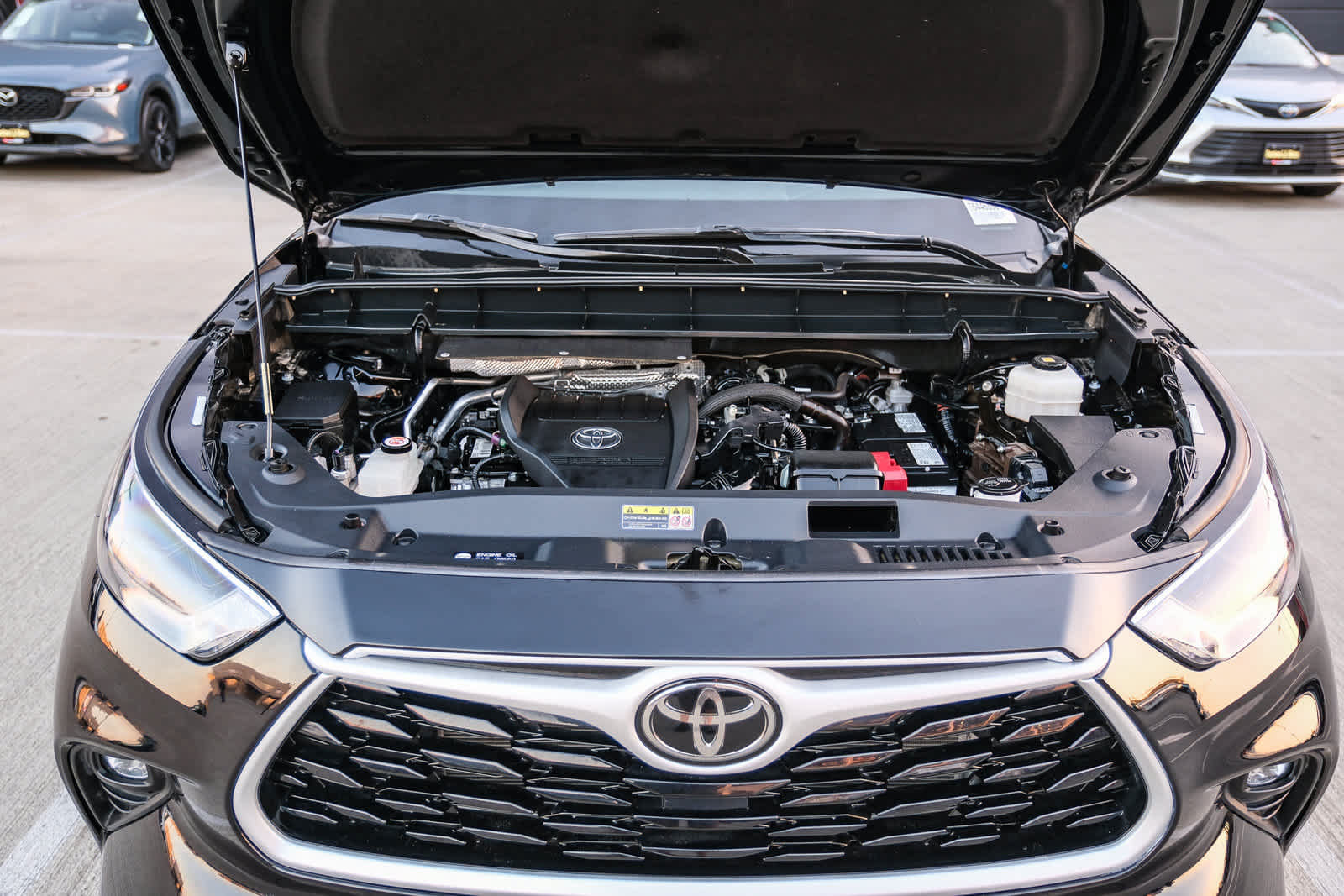 Used 2024 Toyota Highlander XLE FWD image 29