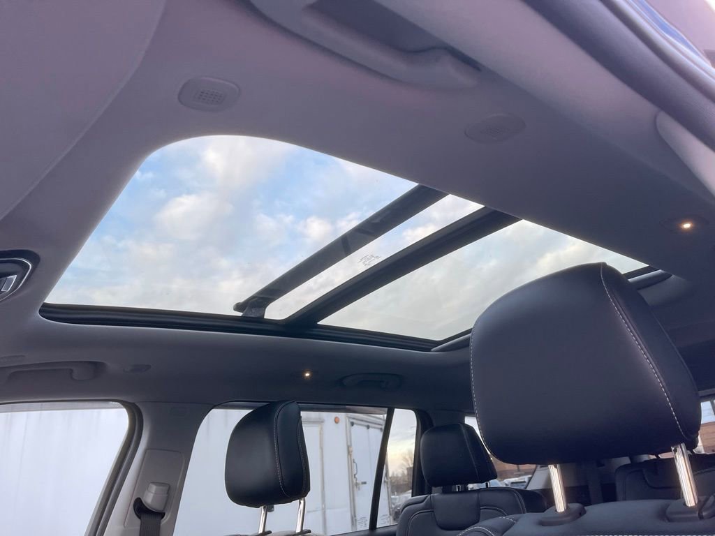 Used 2022 Jeep Grand Cherokee L Limited image 12