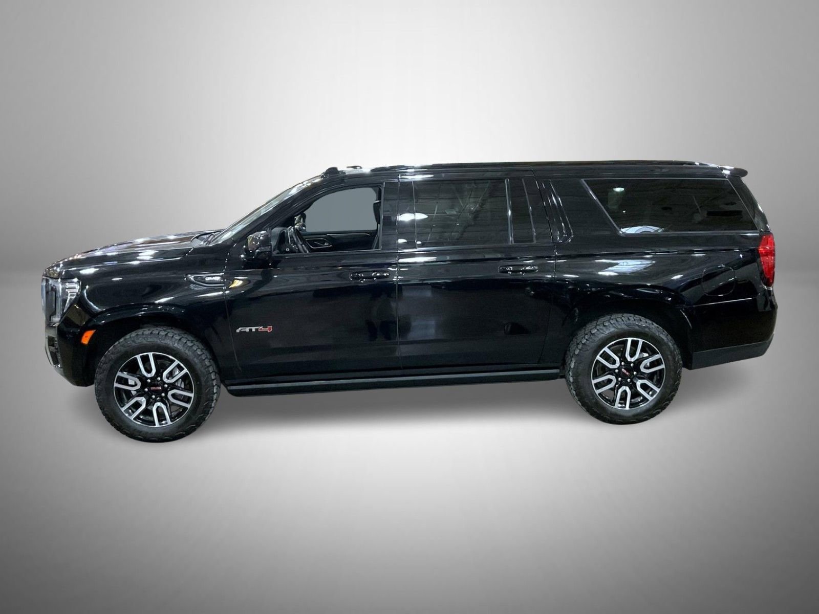 Certified 2023 GMC Yukon XL AT4 w/ AT4 Premium Package image 8