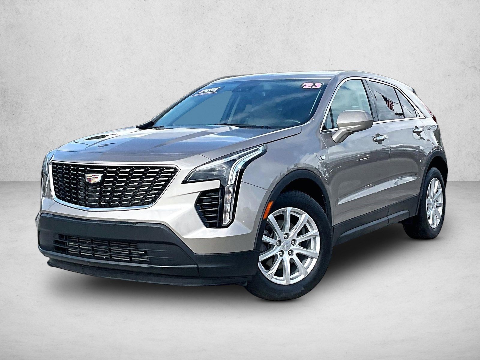 Used 2023 Cadillac XT4 Luxury w/ Cold Weather Package FWD image 1
