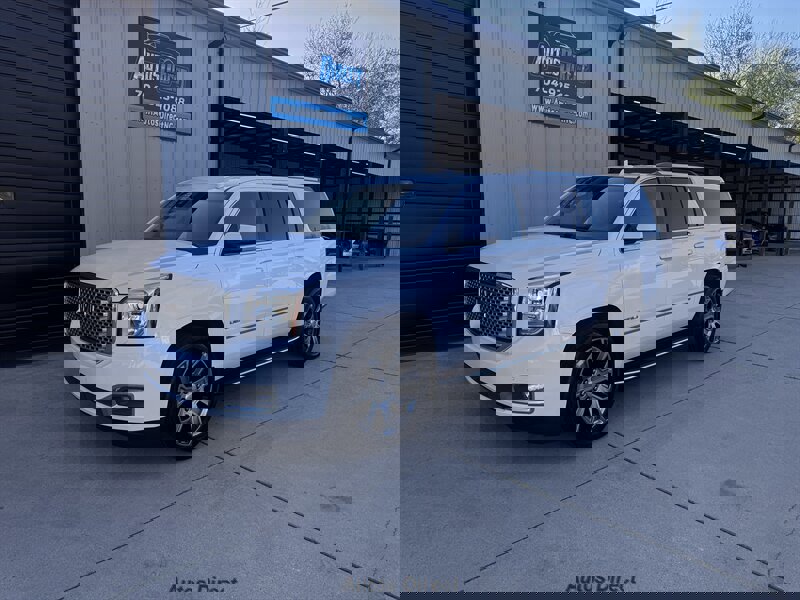 Used 2017 GMC Yukon XL Denali image 1