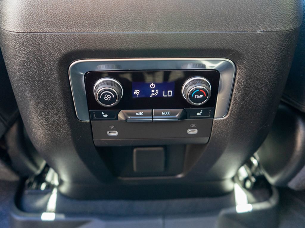 Used 2024 Chevrolet Suburban High Country image 15