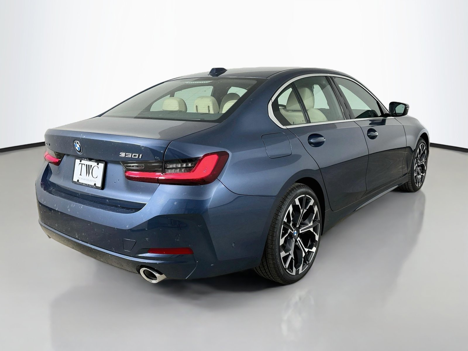 New 2026 BMW 330i xDrive Sedan w/ Premium Package AWD/4WD image 5