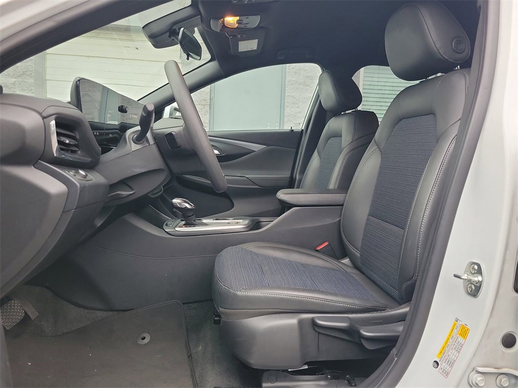 Used 2025 Buick Envista Preferred image 12