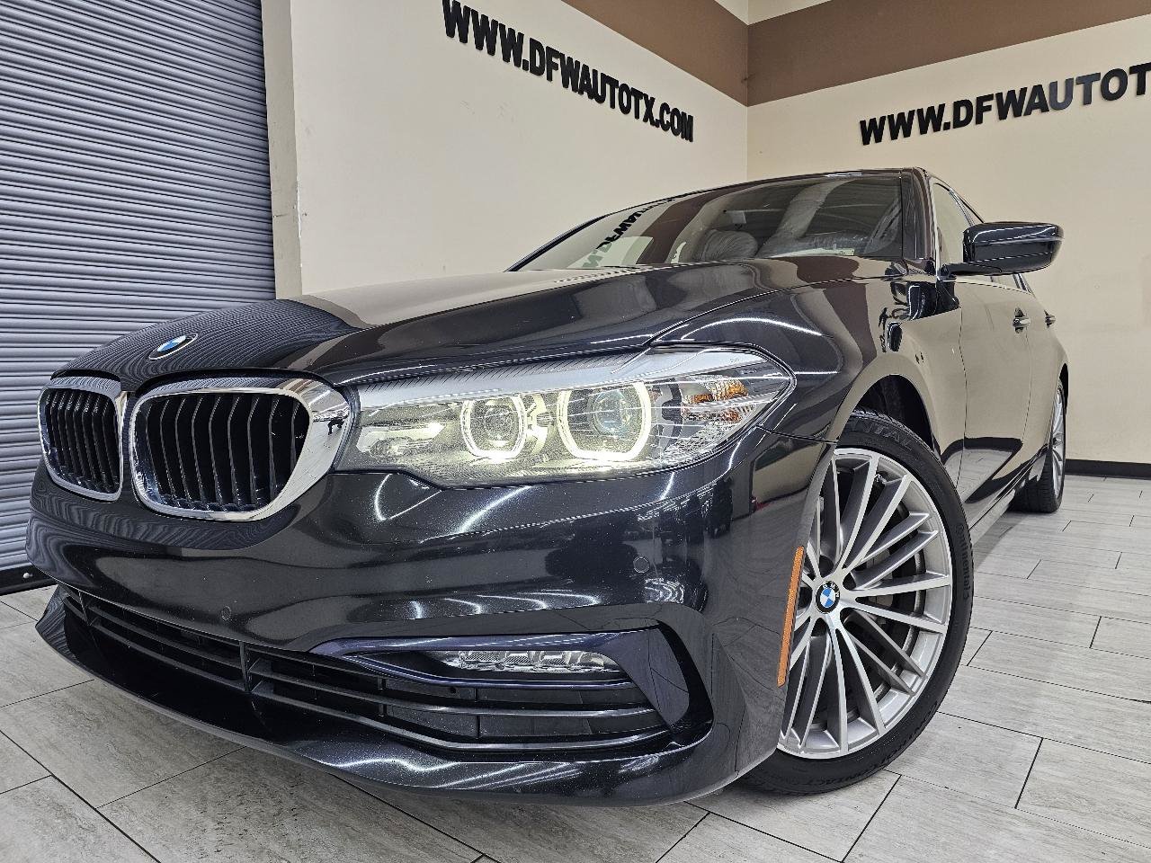 Used 2017 BMW 530i RWD image 1